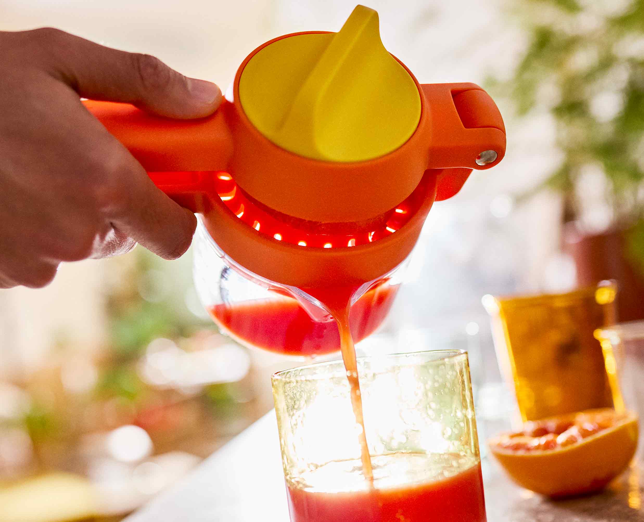 JuiceMax™ Plus Dual-Action Orange Citrus Press with Measuring Cup